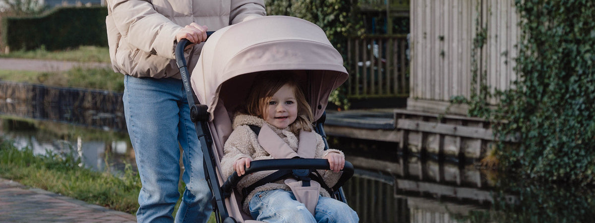 Babyschalen, Kinderwagen, Buggy-Zubehör und Artikel für unterwegs bei Schmatzepuffer