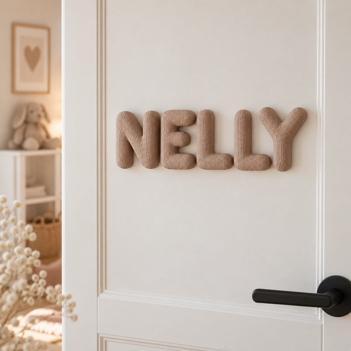 Beige 3D Bubble Letter mit strukturierter Fuzzy-Oberfläche als Türdekoration NELLY