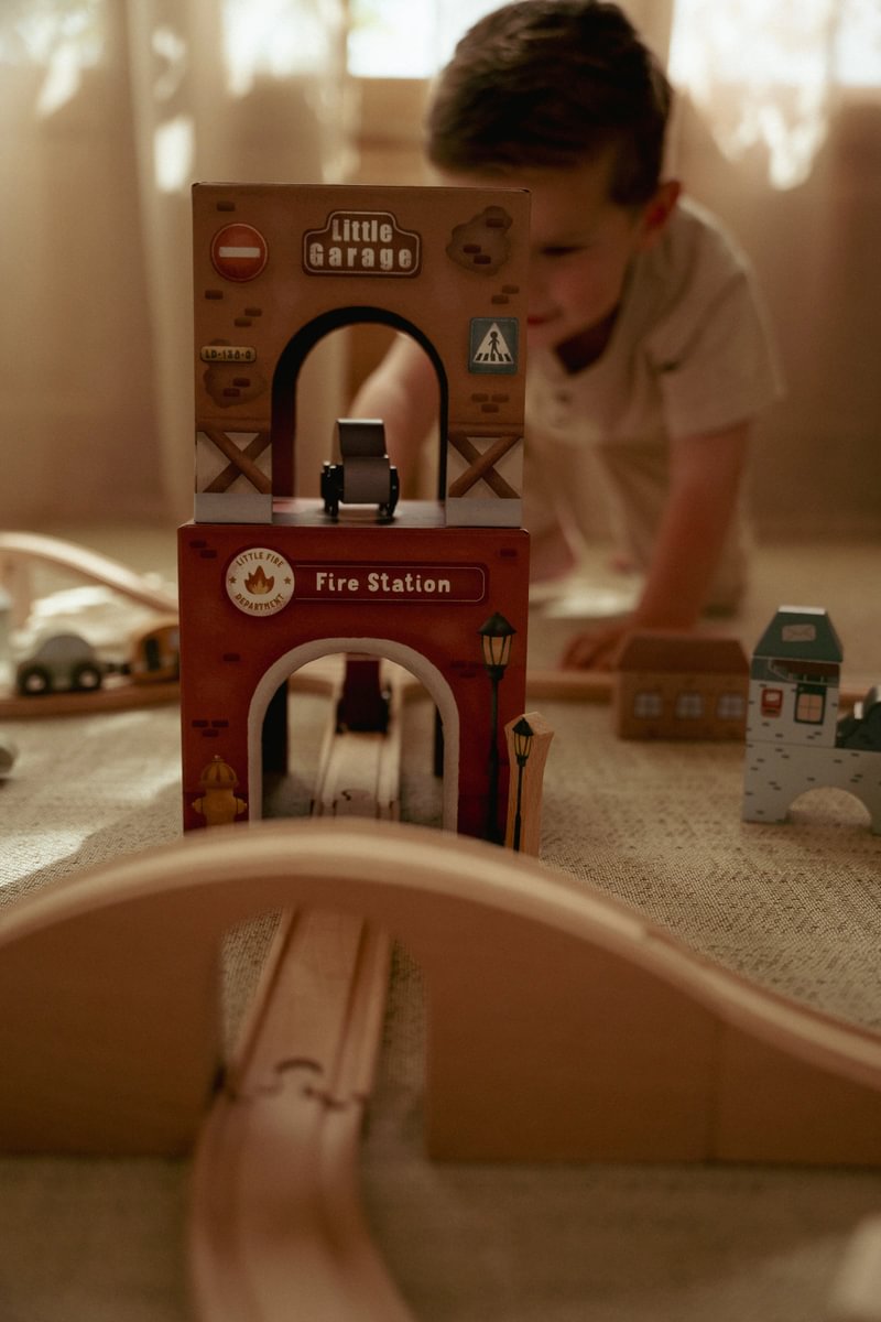 Stacking cubes with cars for wooden railway play worlds | Smacking buffers