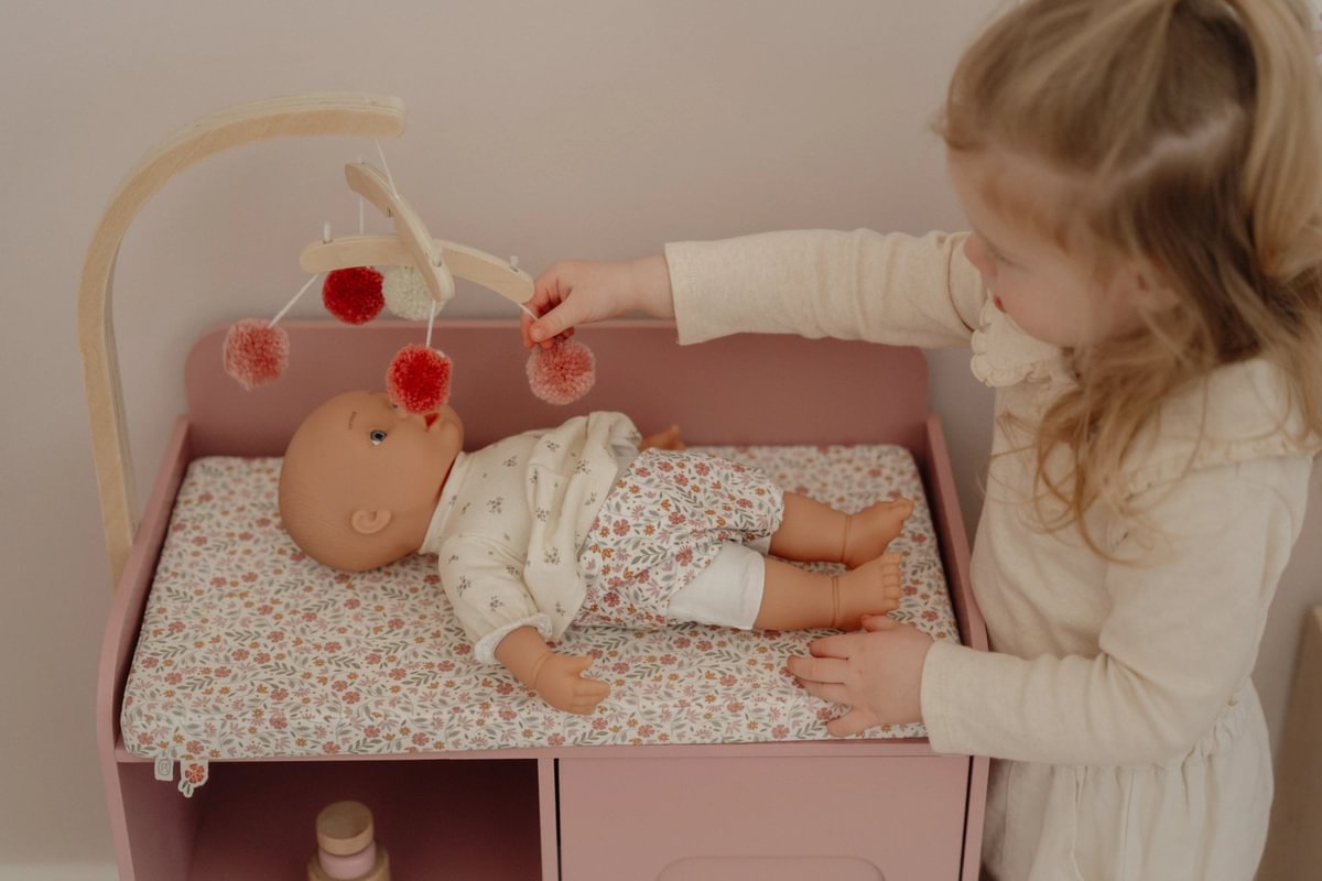 Wooden doll changing table – accessories for the doll world