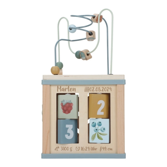 Cube d'activités personnalisé en bois avec les données de naissance