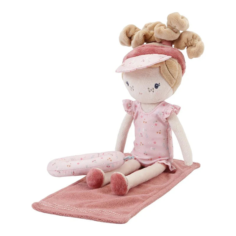 Poupée en tissu Mila pour câliner et jouer