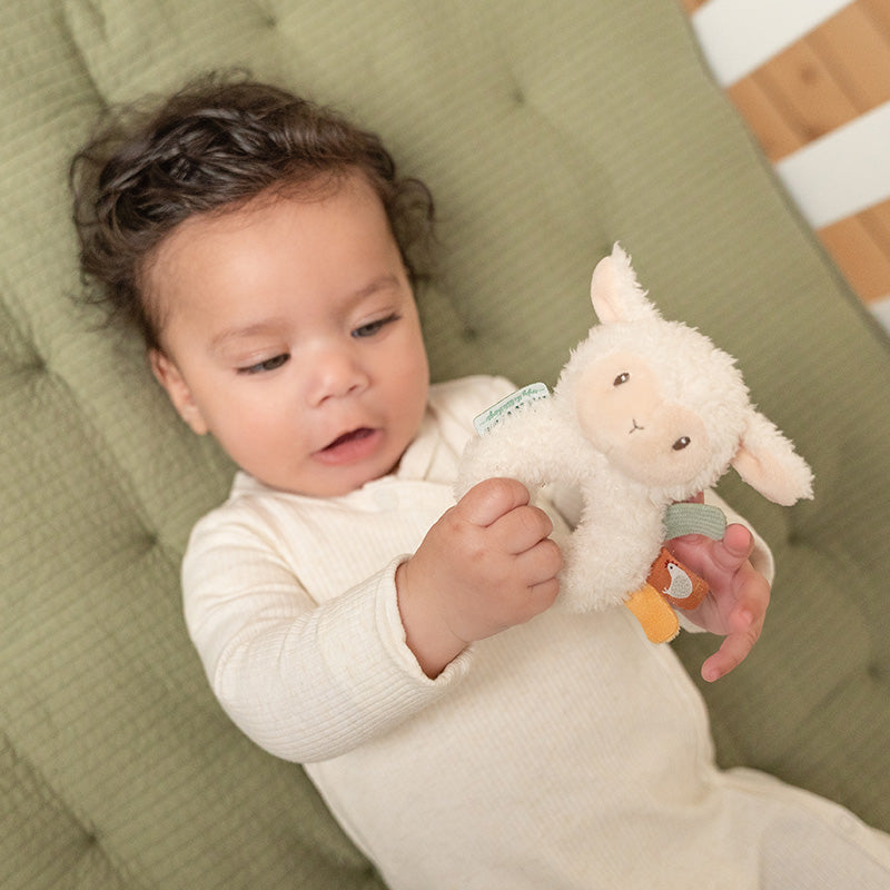 Rassel-Greifling Schaf Little Farm | Babyspielzeug by Schmatzepuffer