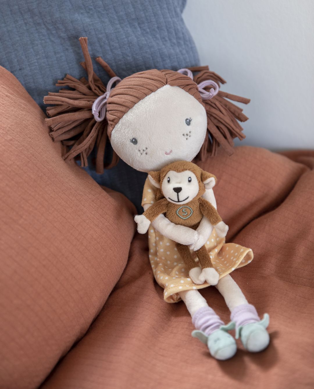Cuddly doll Sophia, 35 cm