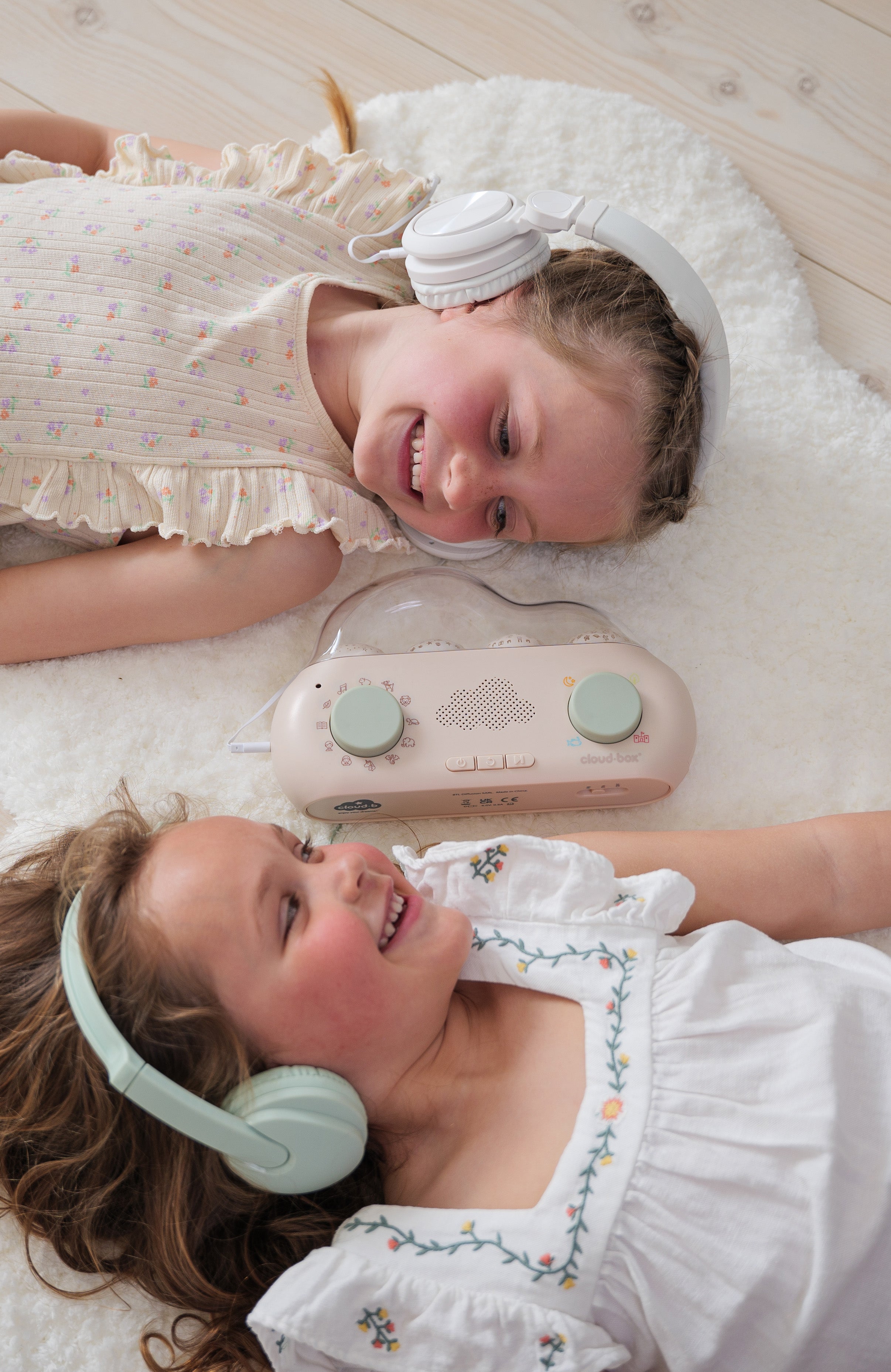 Cloud-Box, the audio play box with light projector | cloud.b