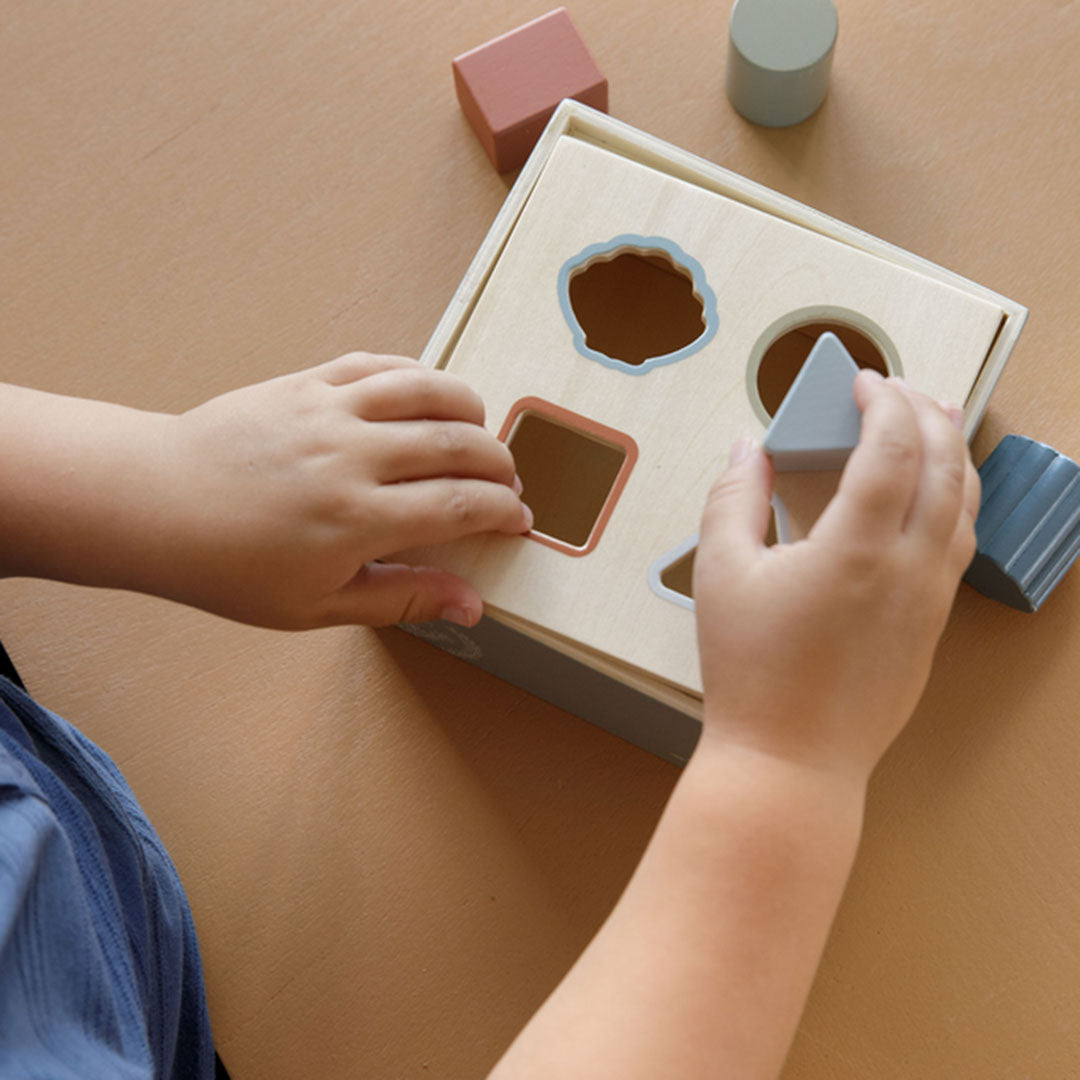 Shape sorter game, wooden, blue