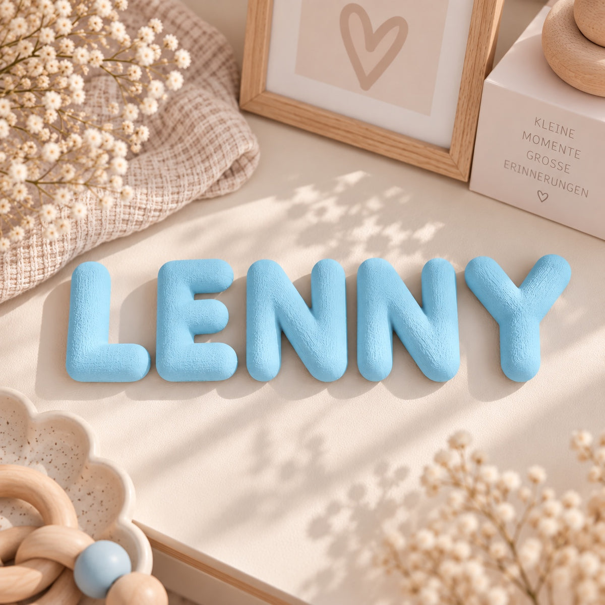 Blaue 3D Bubble Letter mit strukturierter Fuzzy-Oberfläche als Namenszug LENNY