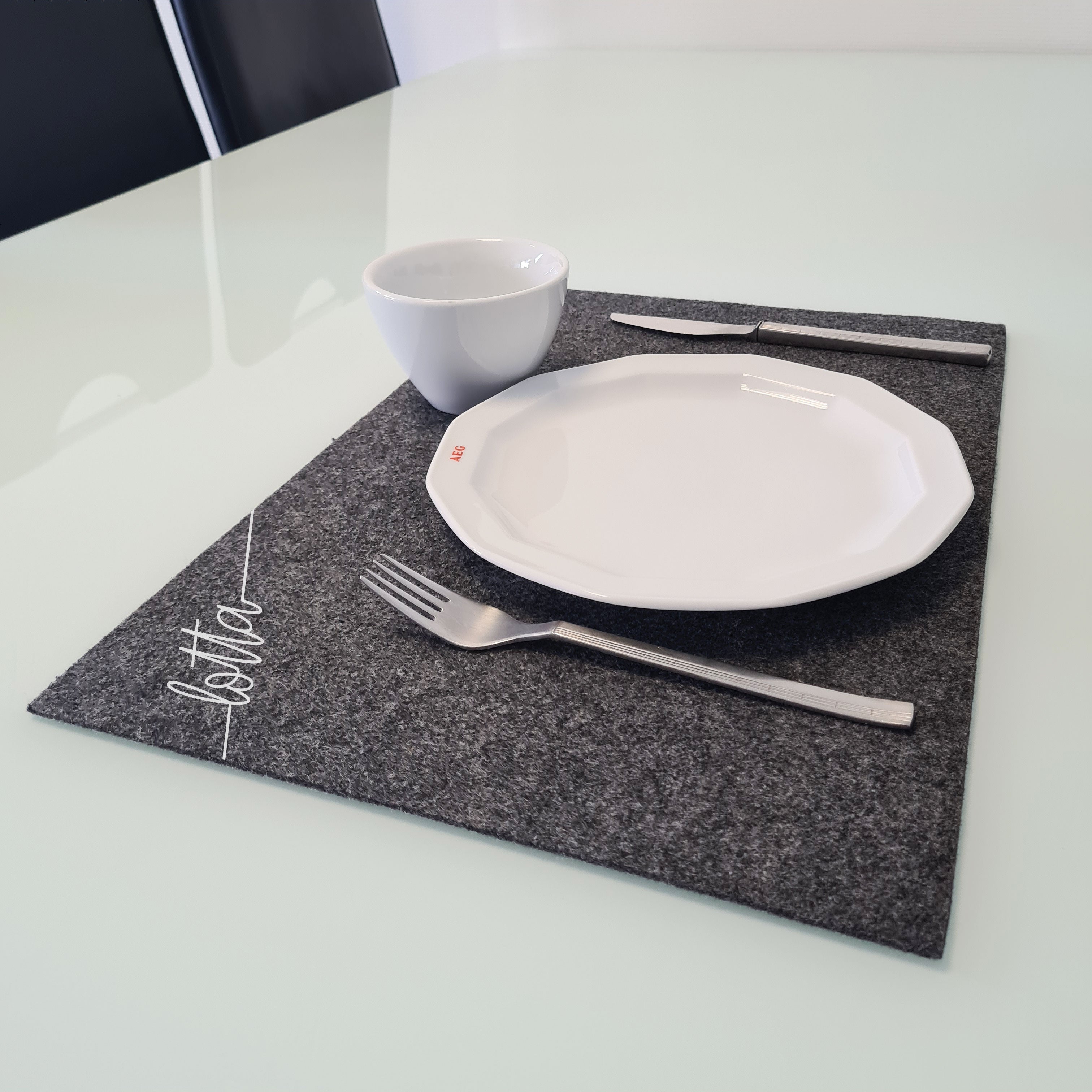 Felt placemat, dark grey, washable at 30°C | Personalized free of charge